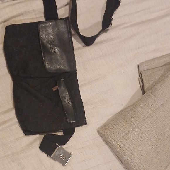 Gucci Black Leather Messenger Bag